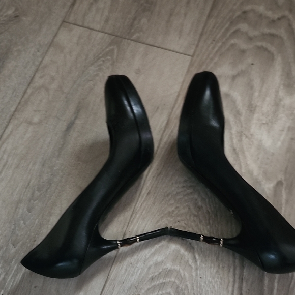 Gucci Black Stiletto Heels with Textured Leather - Picture 4 of 8